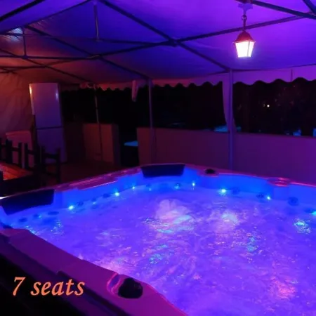 Stravanata - Large Pool, Car And Large Whirlpool Jacuzzi فيلة