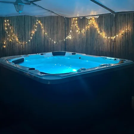 Stravanata - Large Pool, Car And Large Whirlpool Jacuzzi 别墅