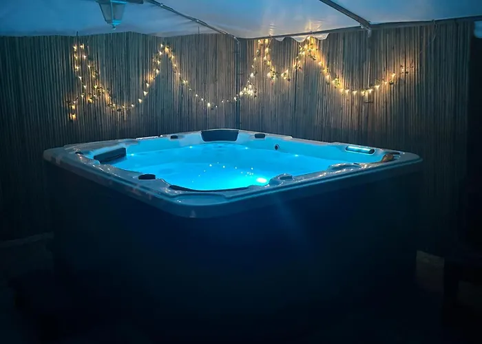 Stravanata - Large Pool, Car And Large Whirlpool Jacuzzi Villa
